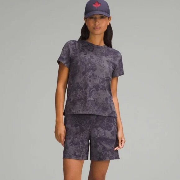 Lululemon Team Canada WovenAir High-Rise Short 6" COC Logo Size 4 - Picture 2 of 7